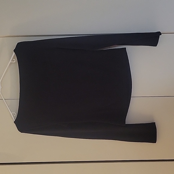 Cut out top and pink jeans outfit - Picture 3 of 8